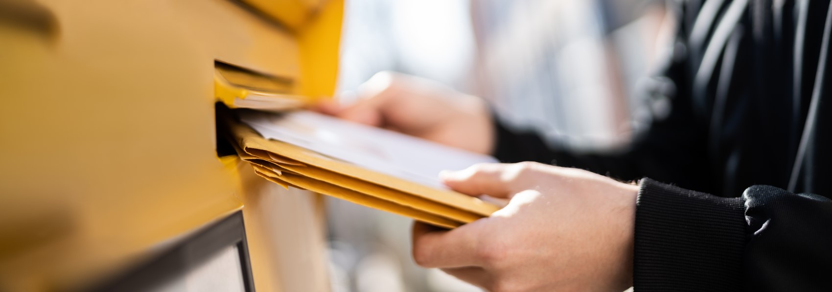 Postcards vs Letters in Direct Mail Marketing 